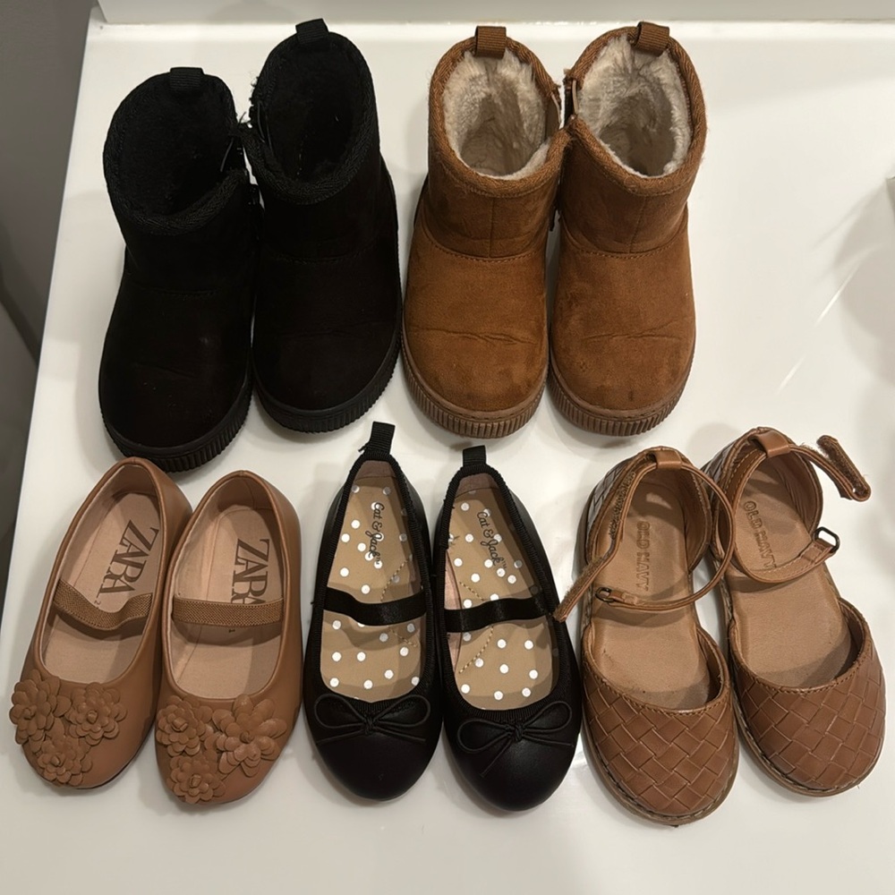 5 pairs of toddler shoes - size 6